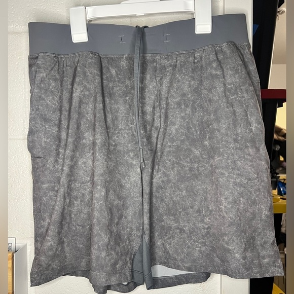 Lululemon T.H.E. Short 7" *Linerless
Gravel Dust Asphalt Grey Multi - Picture 1 of 5